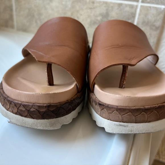 Donald Pliner Sandals - Picture 4 of 5